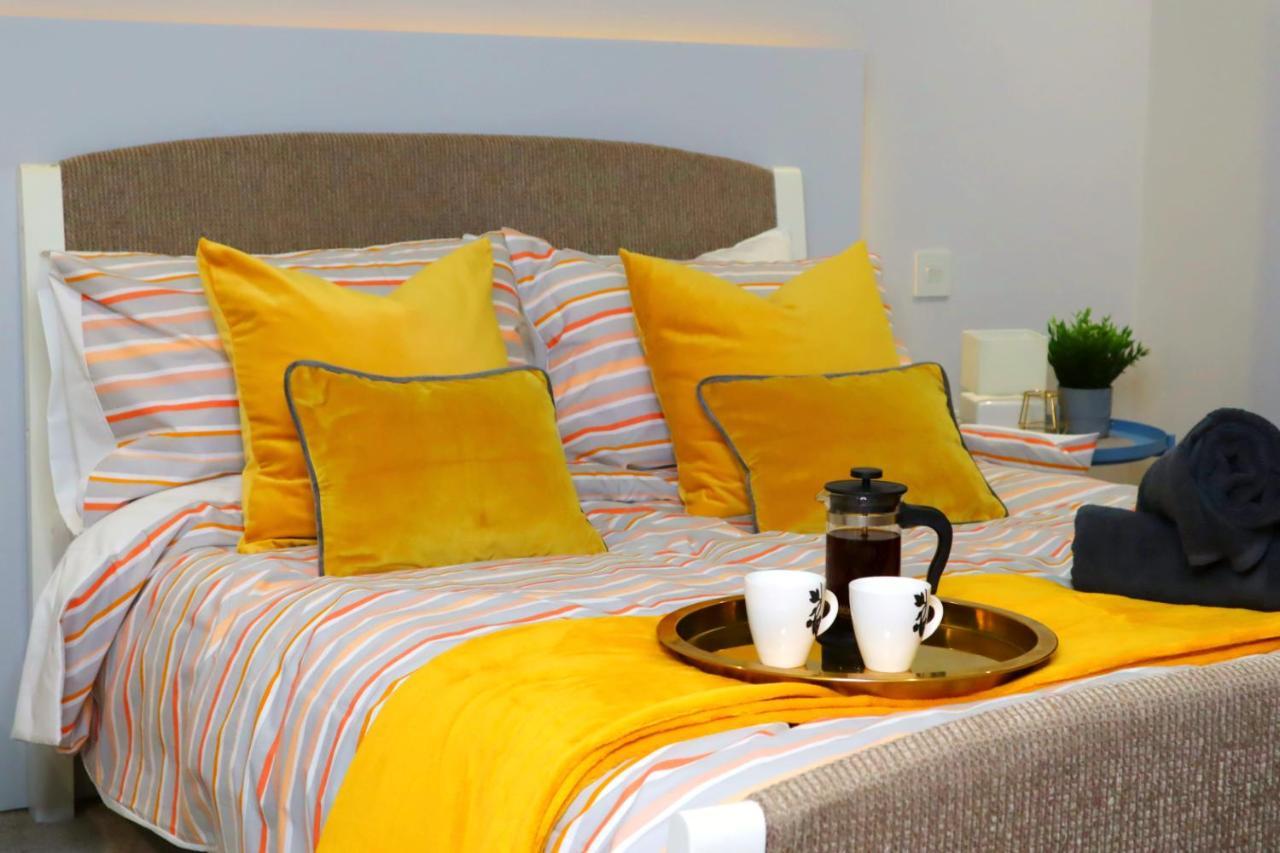 Trendy Urban Industrial Apartment - Great Location - Parking - Fast Wifi - Smart Tv - Beautiful 2 Double Bedroom Apartment Sleeps Up To 4! Bournemouth Kültér fotó