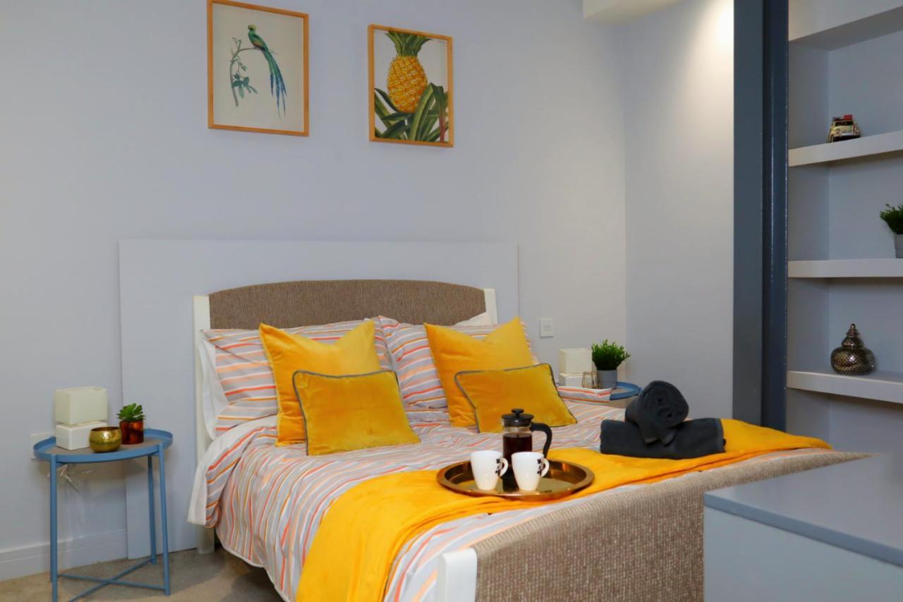 Trendy Urban Industrial Apartment - Great Location - Parking - Fast Wifi - Smart Tv - Beautiful 2 Double Bedroom Apartment Sleeps Up To 4! Bournemouth Kültér fotó