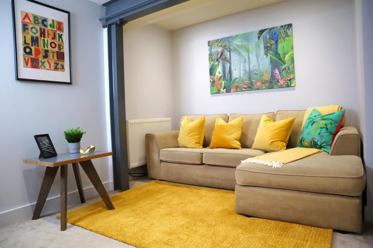 Trendy Urban Industrial Apartment - Great Location - Parking - Fast Wifi - Smart Tv - Beautiful 2 Double Bedroom Apartment Sleeps Up To 4! Bournemouth Kültér fotó